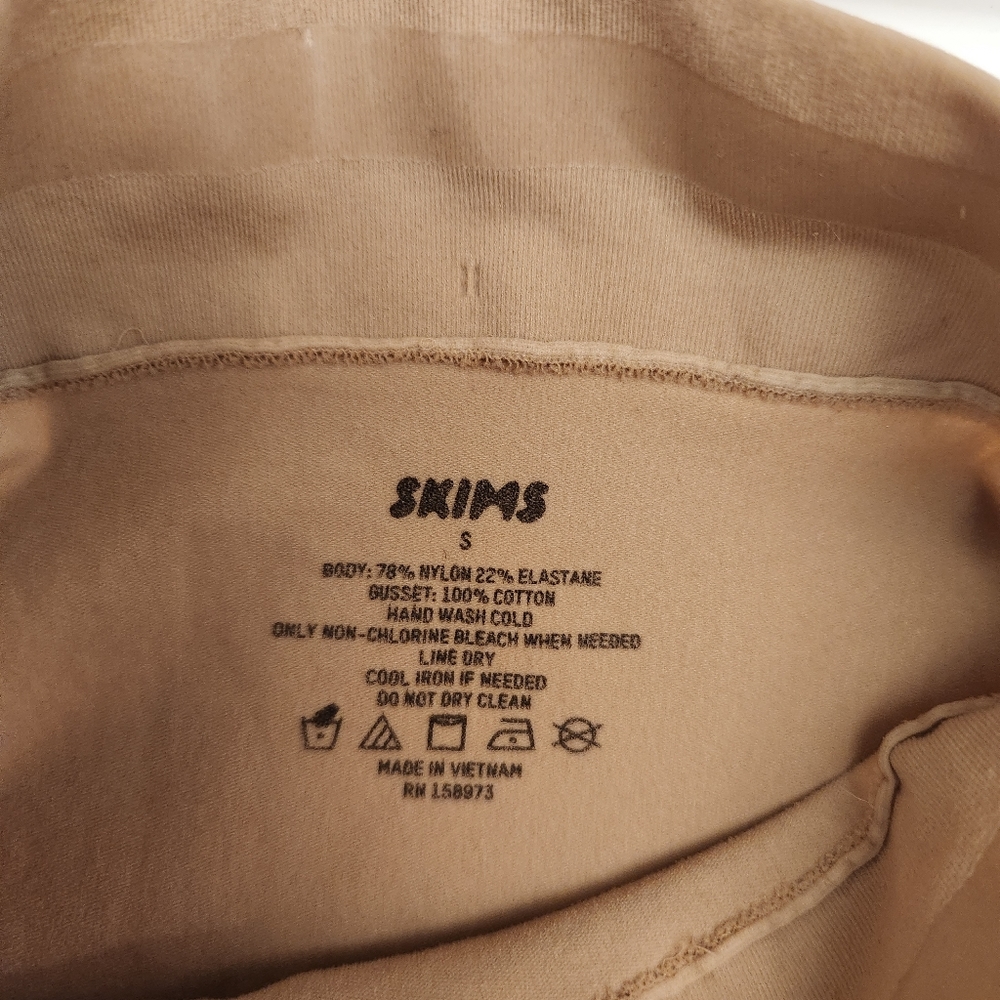 Skims CORE CONTROL HIGH-WAISTED THONG - Picture 7 of 8